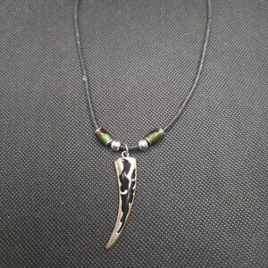 Cool Jewels Horn Pendant Necklace Multicolor Beads Silvetone 16.5 To 18.5"